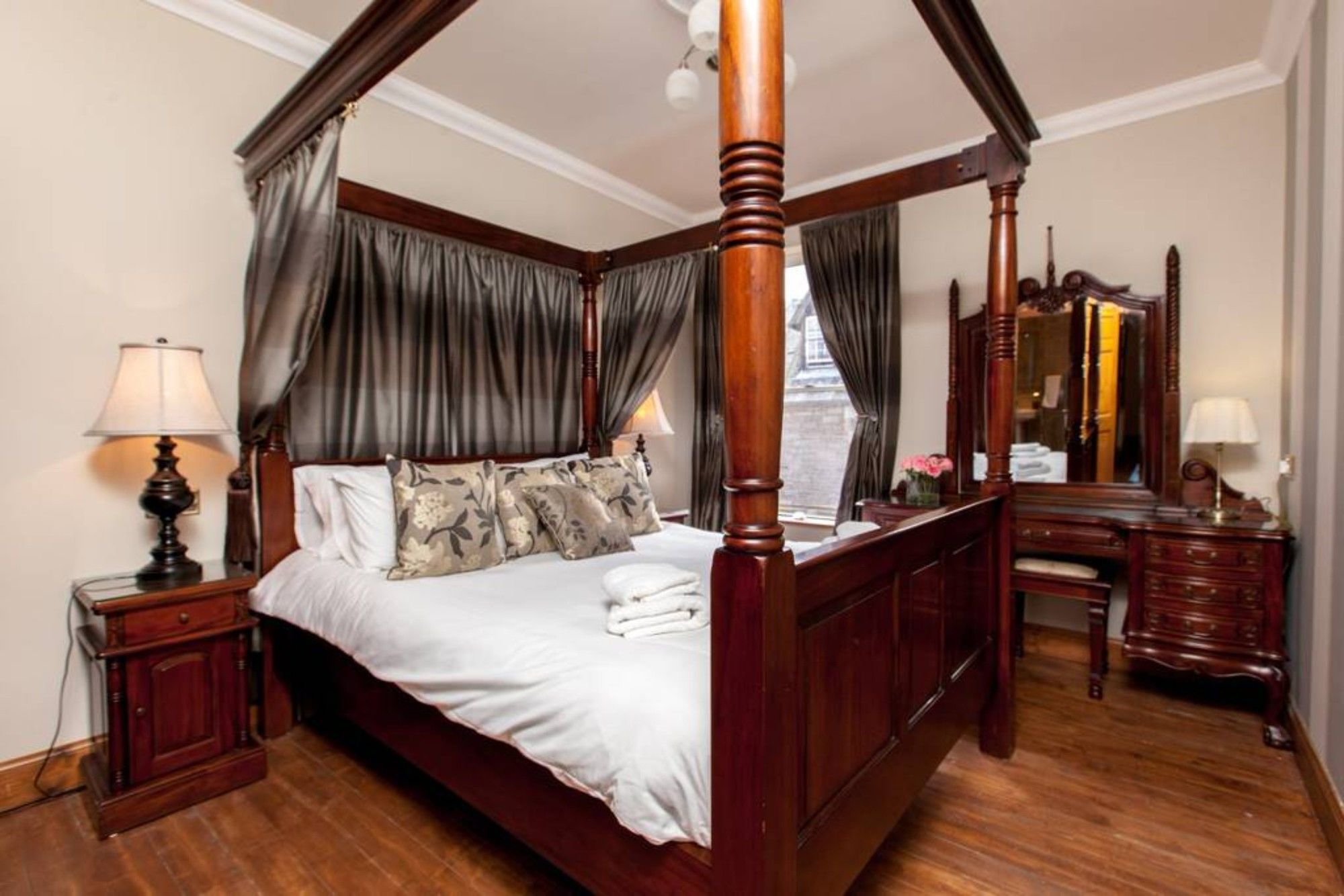 2 Bedroom Centre Duplex Apartment *